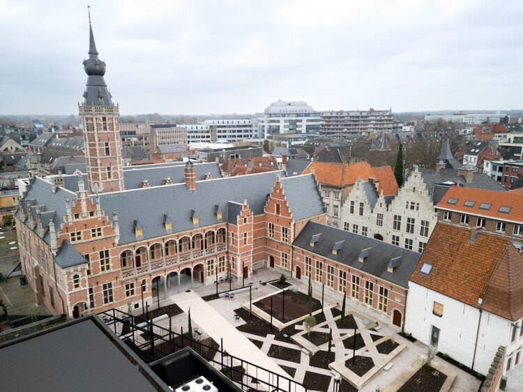 Stadspaleis Hof van Busleyden en tuinen - Museum Hof van Busleyden